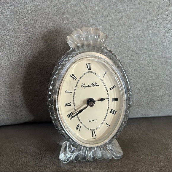 Vintage 24% lead Crystal Clear CENTURY Quartz Table Oval Clock 6” - Picture 1 of 6